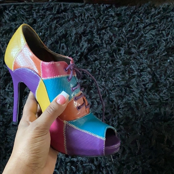 Bold color blocks - Picture 2 of 2